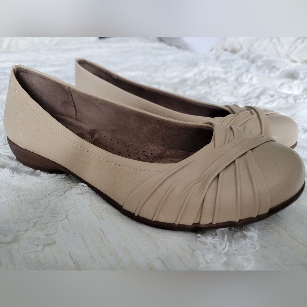 NWOT NATURAL SOUL Girly Flat Size 7